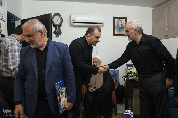 حضور جامعه قرآنی در منزل شهید احسان ذاکری