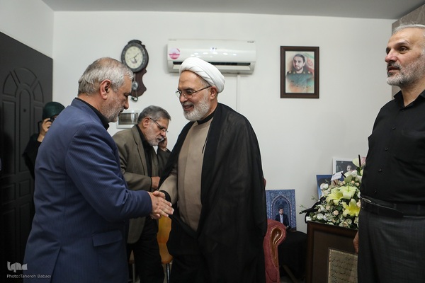 حضور جامعه قرآنی در منزل شهید احسان ذاکری