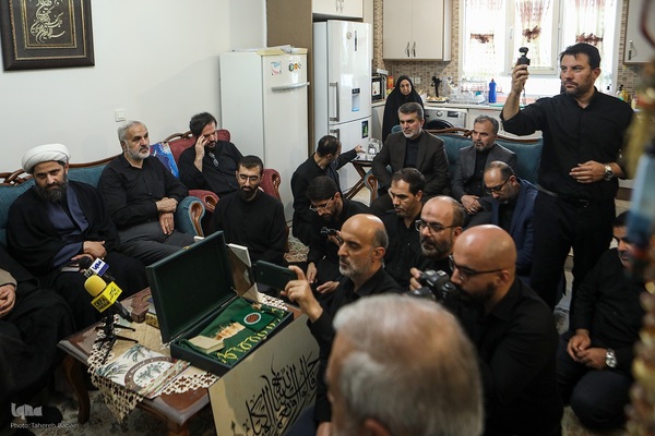 حضور جامعه قرآنی در منزل شهید احسان ذاکری
