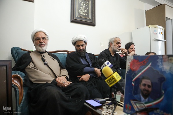 حضور جامعه قرآنی در منزل شهید احسان ذاکری