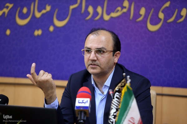 امیر‌حسین اسدی در چهل‌و‌یکمین دوره رویداد کافه‌محفل