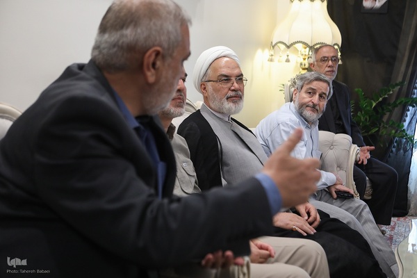 دیدار جامعه قرآنی با خانواده شهید طهرانچی