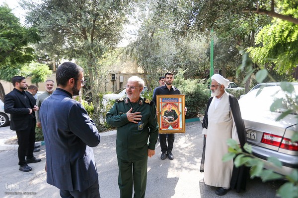 دیدار جامعه قرآنی با خانواده سردارسلامی