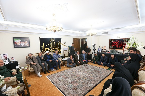 دیدار جامعه قرآنی با خانواده سردارسلامی