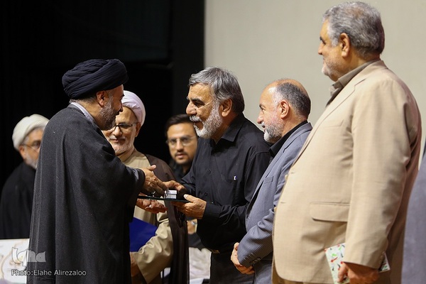 آئین رونمایی از آثار فرهنگی و علمی اربعین