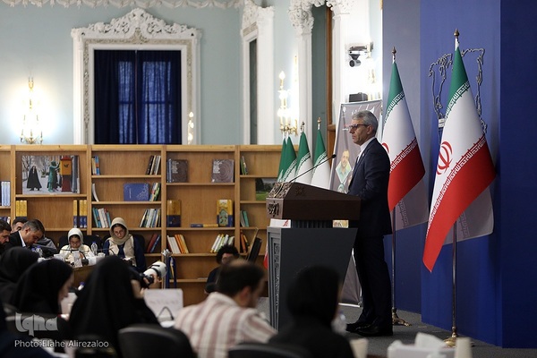 نشست خبری سخنگوی وزارت خارجه با حضور عراقچی