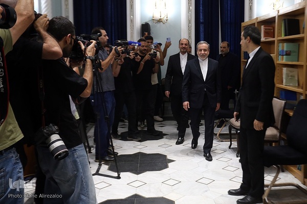 نشست خبری سخنگوی وزارت خارجه با حضور عراقچی