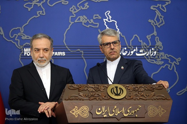 نشست خبری سخنگوی وزارت خارجه با حضور عراقچی