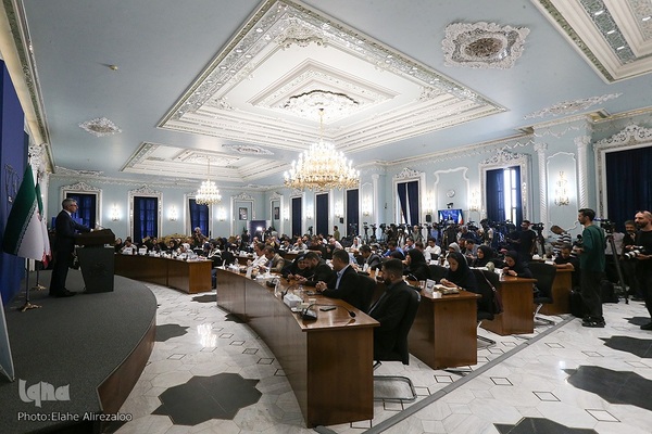 نشست خبری سخنگوی وزارت خارجه با حضور عراقچی