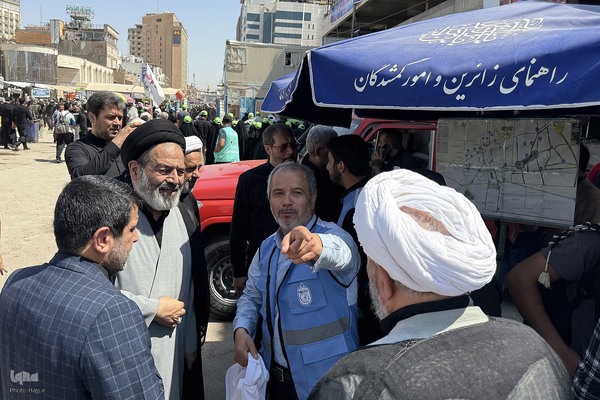 بازدید مسئولان حج و زیارت از خدمات به زائران در مسیر مشایه و کربلای معلی