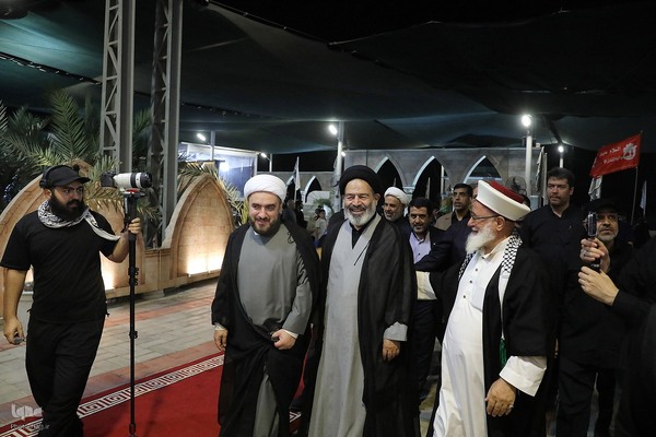 استقبال فلسطینی‌ها از نماینده رهبر انقلاب در موکب الاقصی