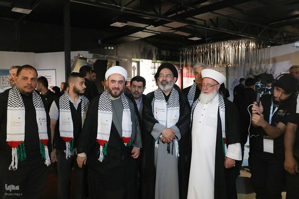 استقبال فلسطینی‌ها از نماینده رهبر انقلاب در موکب الاقصی