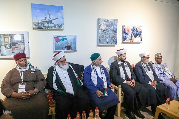 استقبال فلسطینی‌ها از نماینده رهبر انقلاب در موکب الاقصی