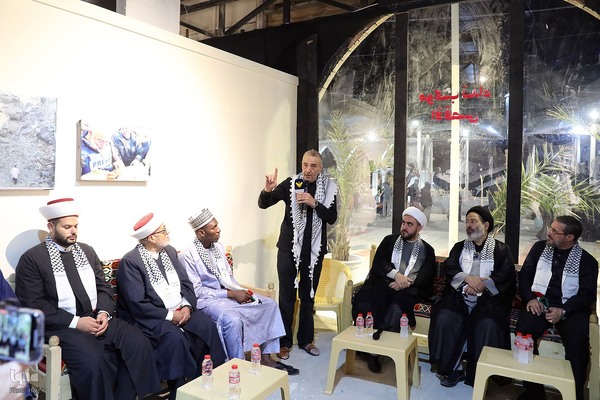 استقبال فلسطینی‌ها از نماینده رهبر انقلاب در موکب الاقصی