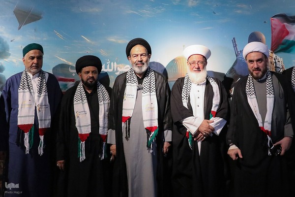 استقبال فلسطینی‌ها از نماینده رهبر انقلاب در موکب الاقصی