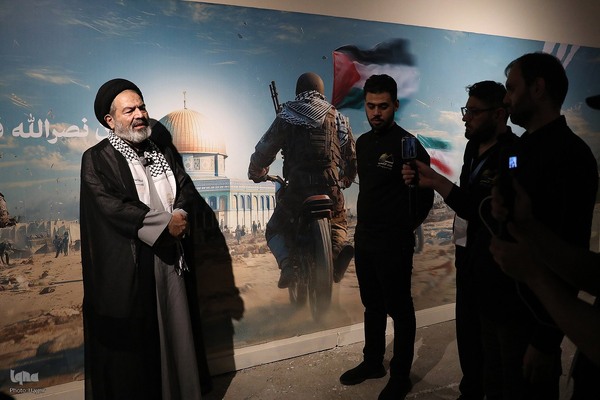 استقبال فلسطینی‌ها از نماینده رهبر انقلاب در موکب الاقصی