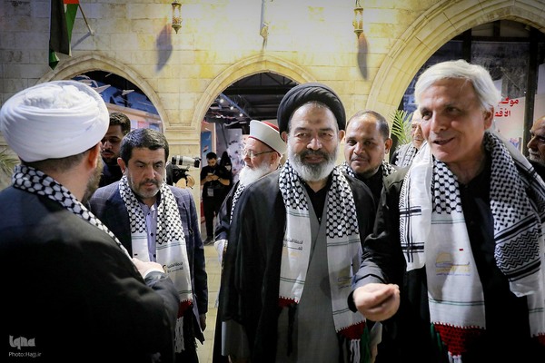 استقبال فلسطینی‌ها از نماینده رهبر انقلاب در موکب الاقصی