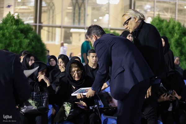 مراسم استقبال از پیکر استاد محمود فرشچیان در اصفهان