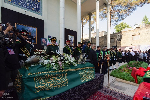 بدرقه پیکر استاد فرشچیان به خانه ابدی