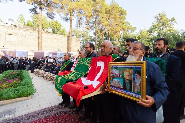 بدرقه پیکر استاد فرشچیان به خانه ابدی