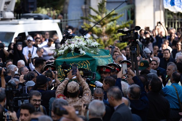 بدرقه پیکر استاد فرشچیان به خانه ابدی