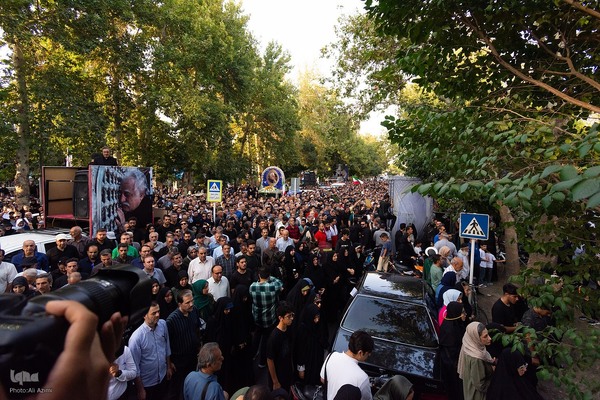 بدرقه پیکر استاد فرشچیان به خانه ابدی