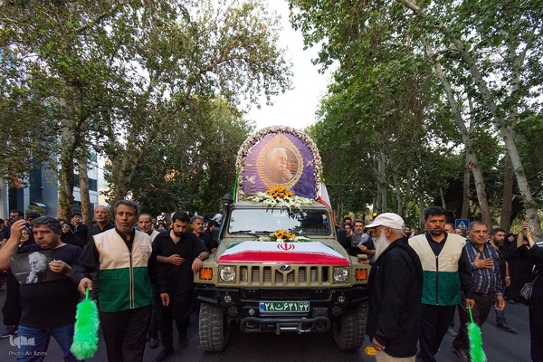 بدرقه پیکر استاد فرشچیان به خانه ابدی