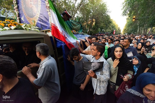 بدرقه پیکر استاد فرشچیان به خانه ابدی