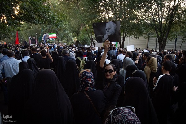 بدرقه پیکر استاد فرشچیان به خانه ابدی