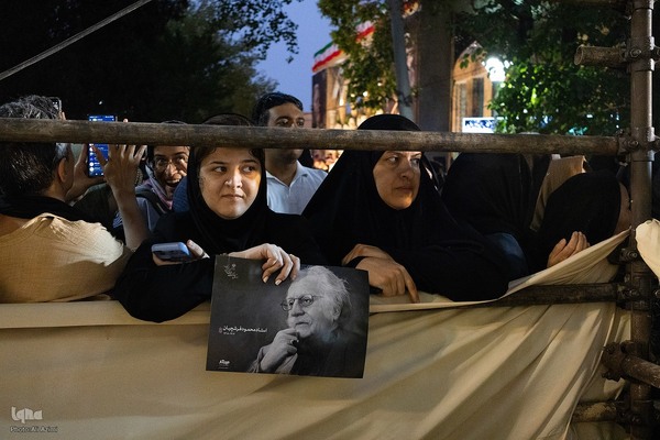 بدرقه پیکر استاد فرشچیان به خانه ابدی