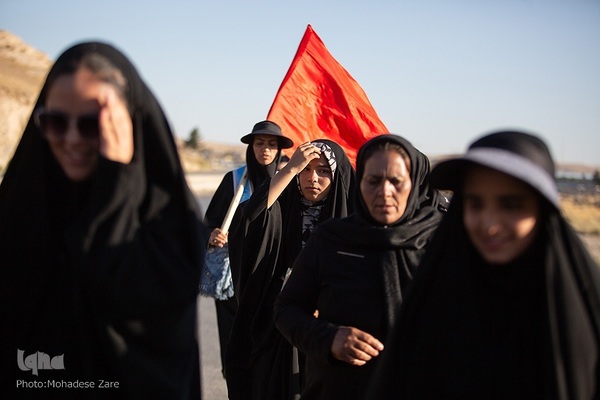 زائران پیاده امام رضا(ع)