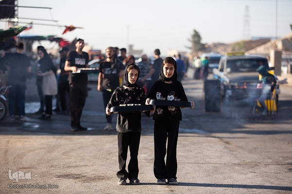 زائران پیاده امام رضا(ع)