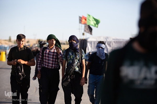 زائران پیاده امام رضا(ع)