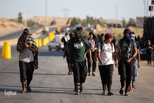 زائران پیاده امام رضا(ع)