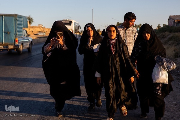 زائران پیاده امام رضا(ع)