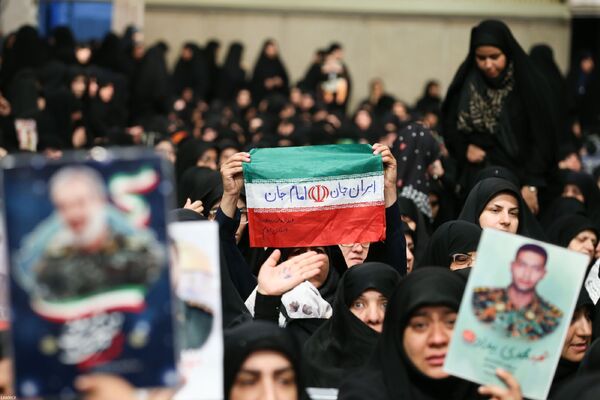 دیدار هزاران نفر از اقشار مختلف مردم در سالروز شهادت امام رضا(ع) با رهبر معظم انقلاب