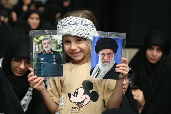 دیدار هزاران نفر از اقشار مختلف مردم در سالروز شهادت امام رضا(ع) با رهبر معظم انقلاب