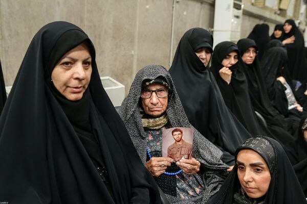 دیدار هزاران نفر از اقشار مختلف مردم در سالروز شهادت امام رضا(ع) با رهبر معظم انقلاب