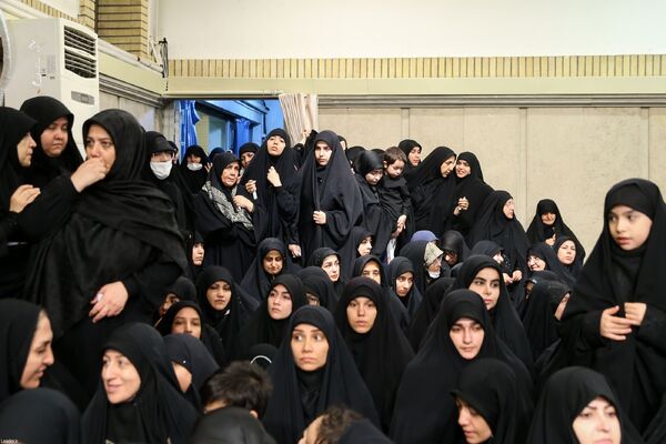 دیدار هزاران نفر از اقشار مختلف مردم در سالروز شهادت امام رضا(ع) با رهبر معظم انقلاب