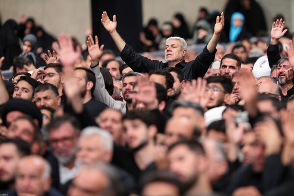 دیدار هزاران نفر از اقشار مختلف مردم در سالروز شهادت امام رضا(ع) با رهبر معظم انقلاب