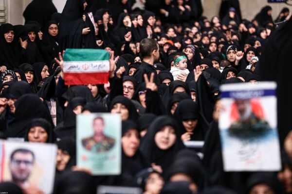 دیدار هزاران نفر از اقشار مختلف مردم در سالروز شهادت امام رضا(ع) با رهبر معظم انقلاب