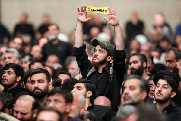 دیدار هزاران نفر از اقشار مختلف مردم در سالروز شهادت امام رضا(ع) با رهبر معظم انقلاب