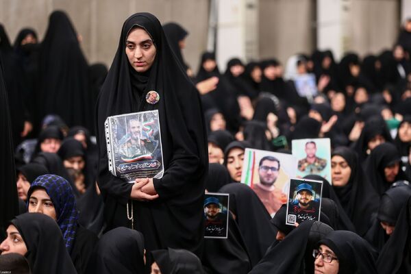 دیدار هزاران نفر از اقشار مختلف مردم در سالروز شهادت امام رضا(ع) با رهبر معظم انقلاب