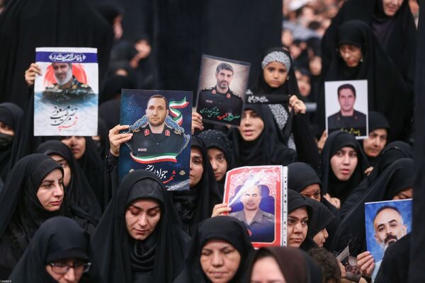 دیدار هزاران نفر از اقشار مختلف مردم در سالروز شهادت امام رضا(ع) با رهبر معظم انقلاب