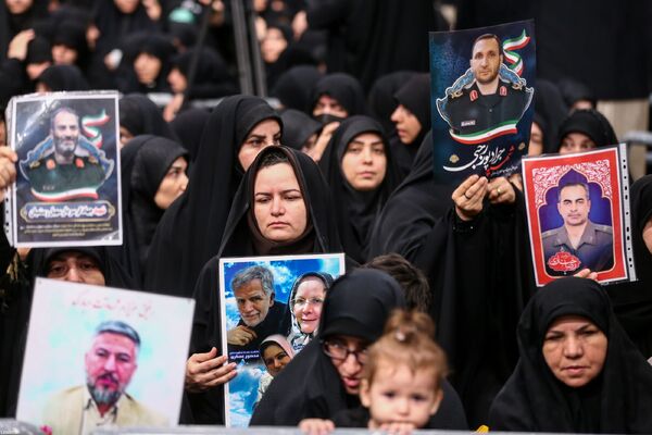 دیدار هزاران نفر از اقشار مختلف مردم در سالروز شهادت امام رضا(ع) با رهبر معظم انقلاب