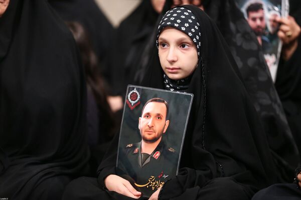 دیدار هزاران نفر از اقشار مختلف مردم در سالروز شهادت امام رضا(ع) با رهبر معظم انقلاب