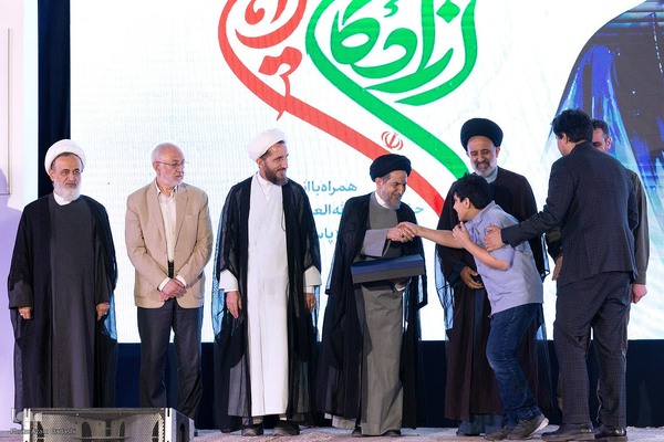 تقریظ رهبر معظم انقلاب بر کتاب «پاسیاد پسر خاک»