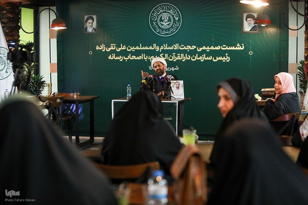 نشست صمیمی رئیس سازمان دارالقرآن با اهالی رسانه