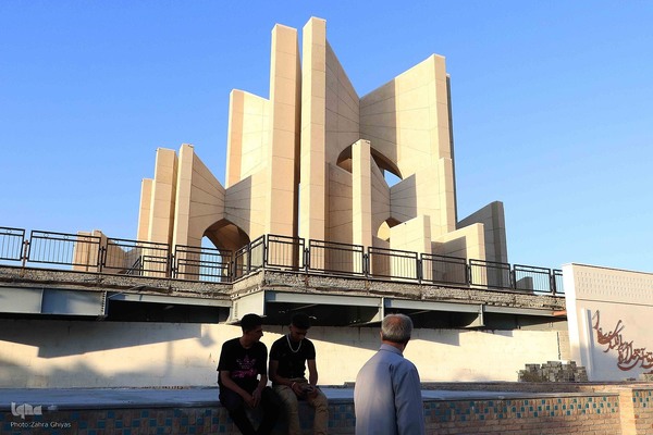 به یاد شهریار شیرین سخن