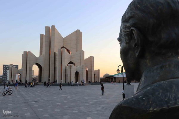 به یاد شهریار شیرین سخن